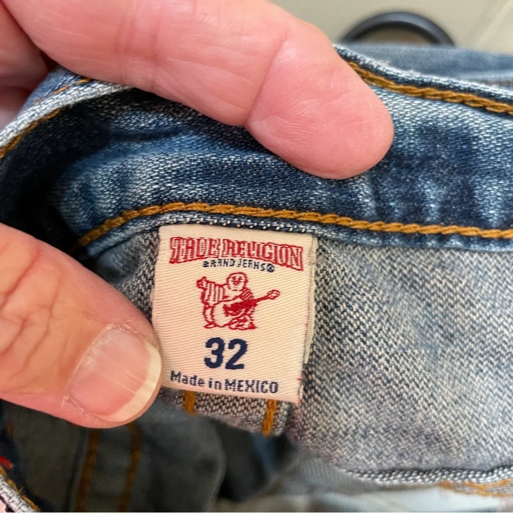 TRUE RELIGION STRAIGHT FLAP DISTRESSED JEANS‎